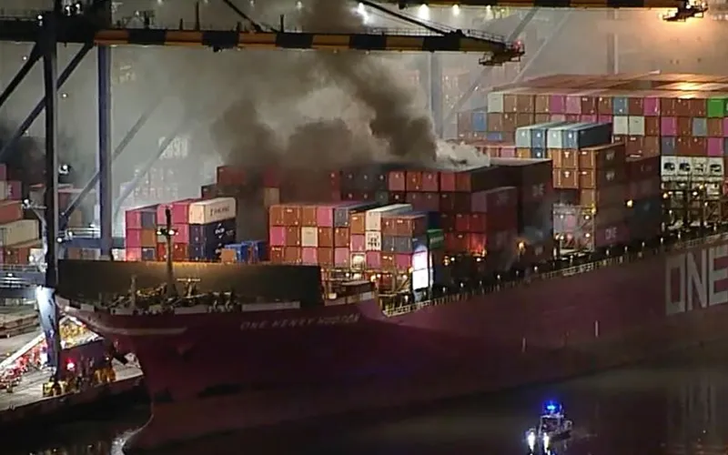 Fire-on-ONE-Containership-Docked-at-Port-of-Los-Angeles